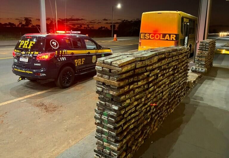 Imagem de compartilhamento para o artigo PRF apreende 1,6 tonelada de maconha escondida em ônibus escolar falso em Paranaíba da MS Todo dia